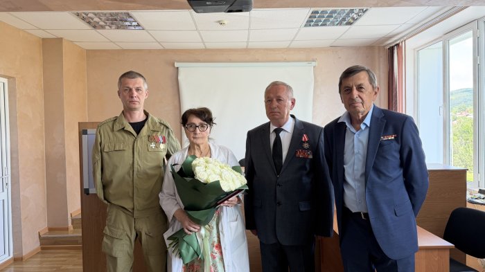 В Южной Осетии наградили врачей, спасавших российских военных в 2008 году